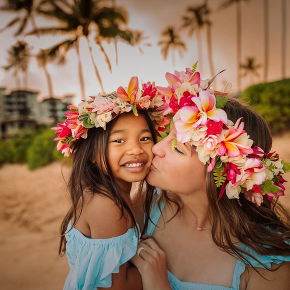 Tiare Hawaii Mommy and Me Matching Dresses in Gradasi Soft Rainbow - Picture 17 of 17